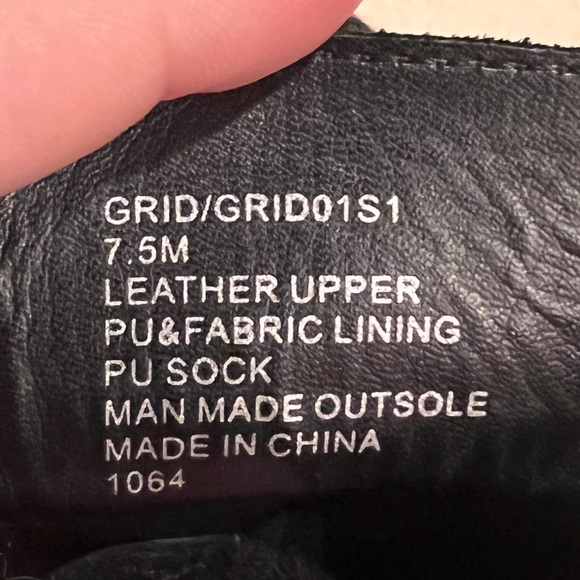 Steve Madden Grid Leather Upper - Picture 4 of 4